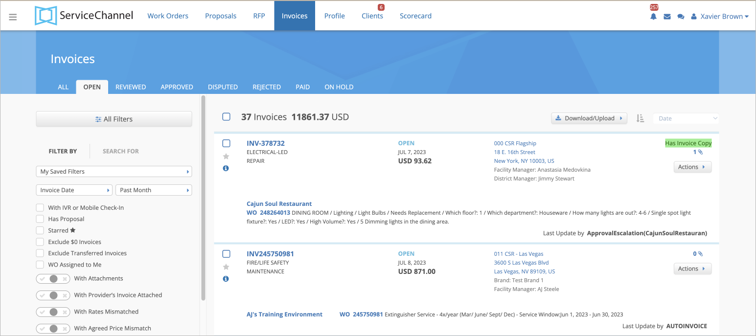Screenshot showing the invoices list page